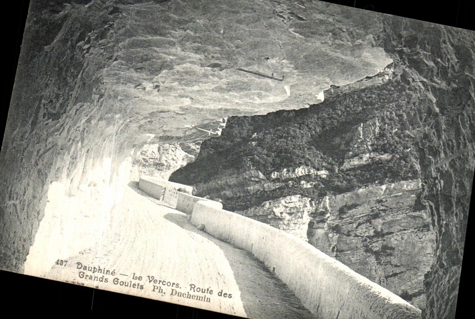El camino de Dauphine Vercors de la POSTAL de la VENDIMIA de grande el estrecho parte