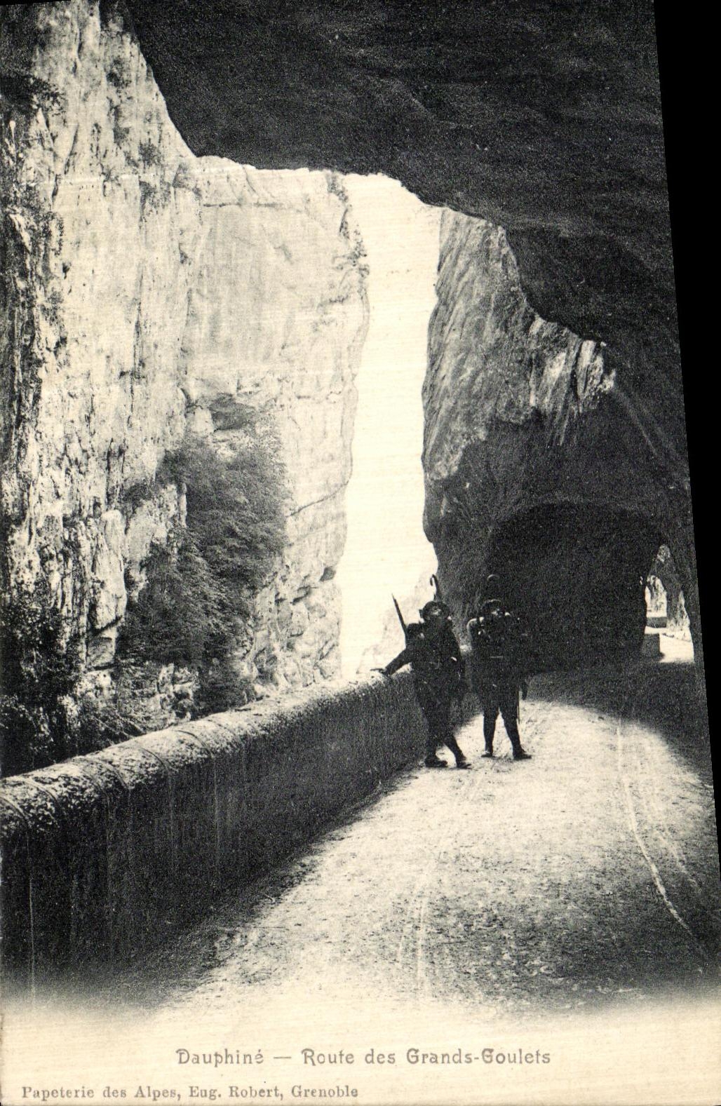 VINTAGE POSTCARD Dauphine Road of the great Narrow parts