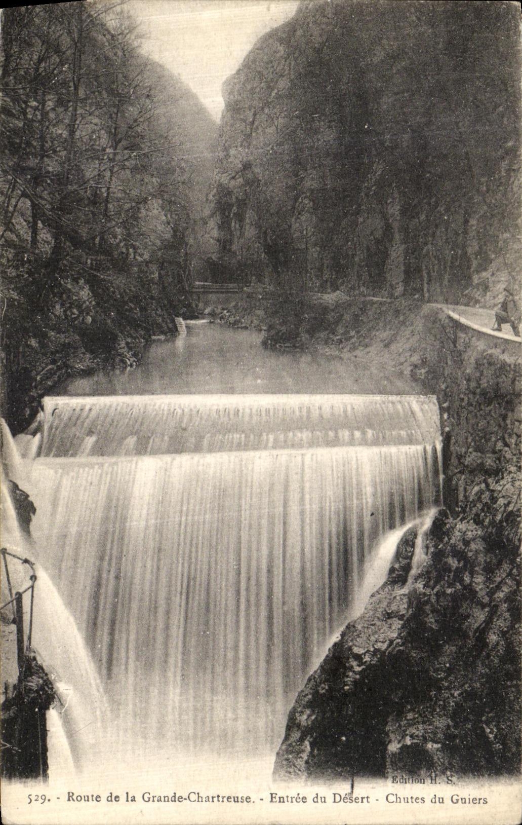 Ruta de la POSTAL de la VENDIMIA de la entrada chartreuse grande de la catarata de los servicios de Guiers