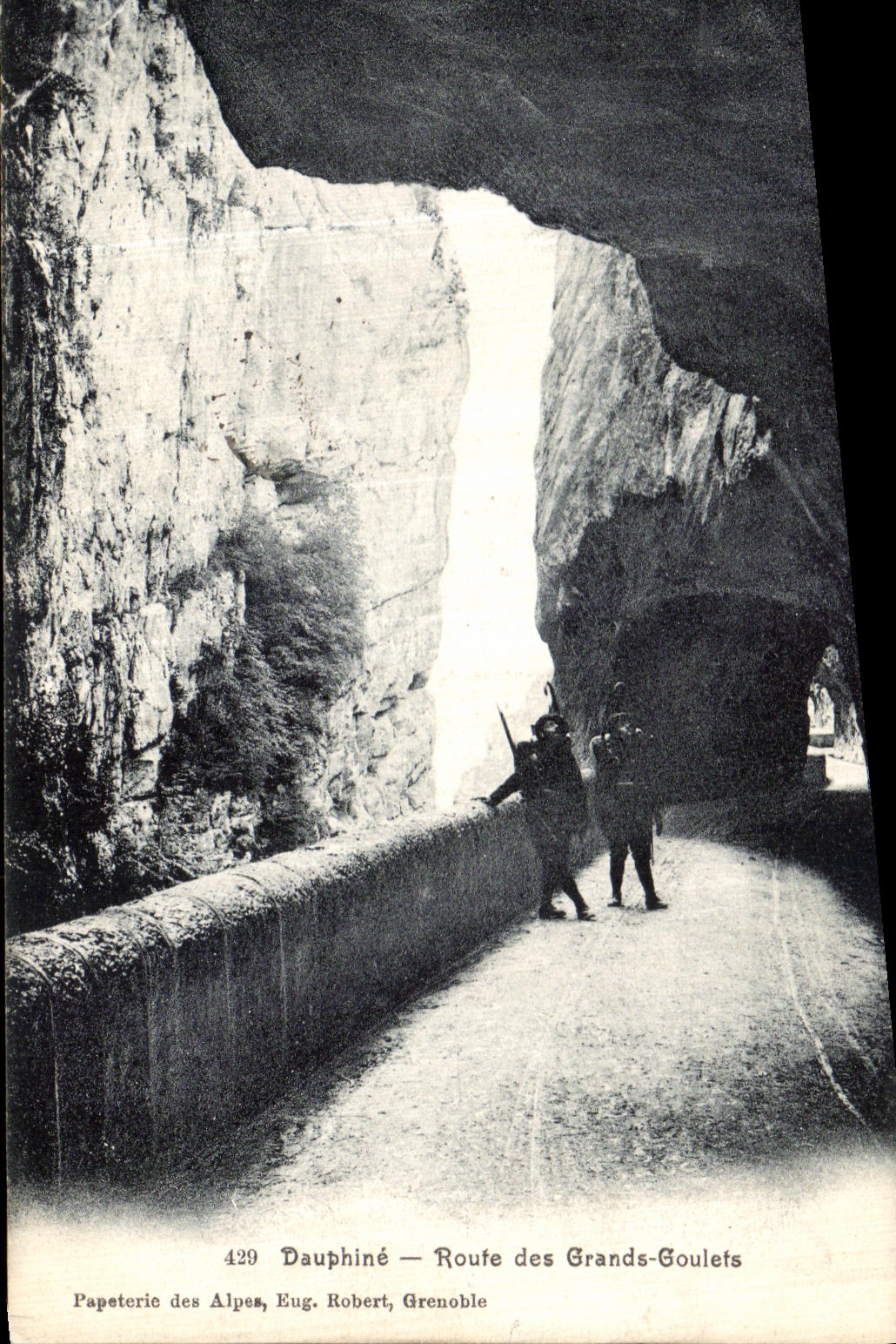 VINTAGE POSTCARD the Dauphine Road of Large the Narrow parts