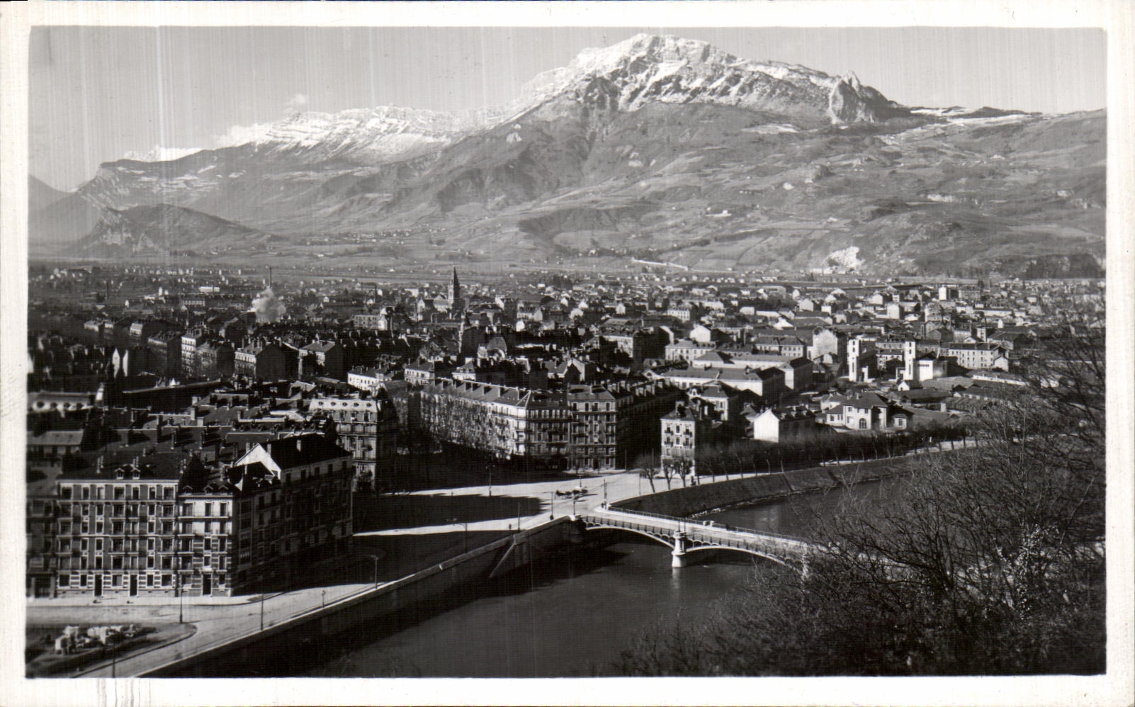 VINTAGE POSTCARD Grenoble