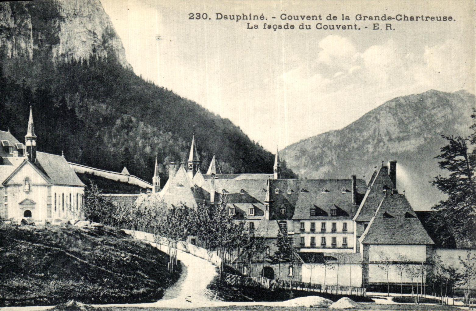 Convento de Dauphine de la POSTAL de la VENDIMIA de chartreuse grande el ataque frontal del convento