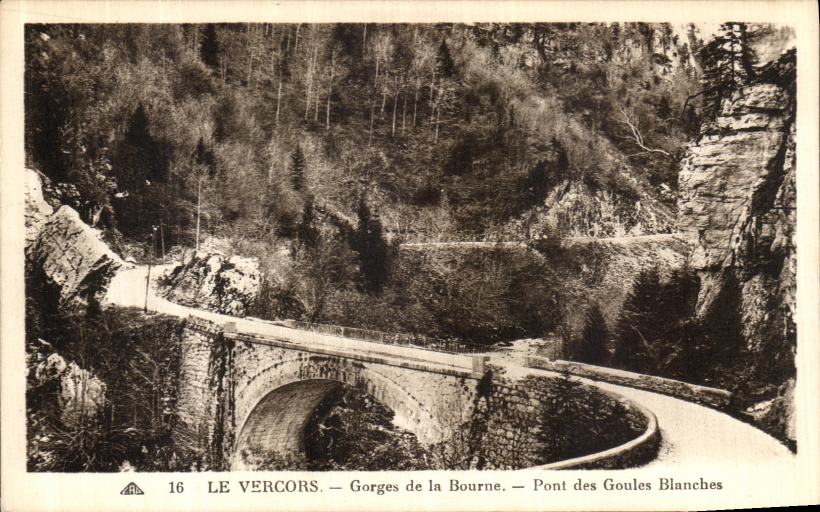 Catarata blanca de Vercors de la POSTAL de la VENDIMIA del puente de Bourne de Goules
