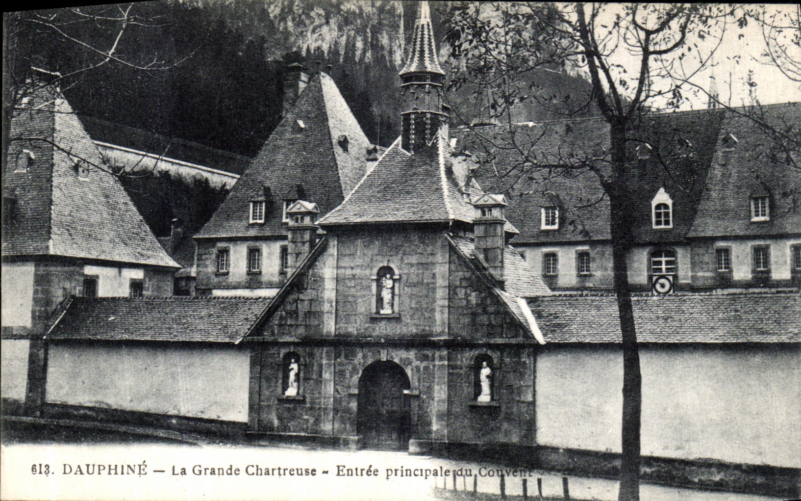 Entrada principal chartreuse grande de Dauphine de la POSTAL de la VENDIMIA del convento