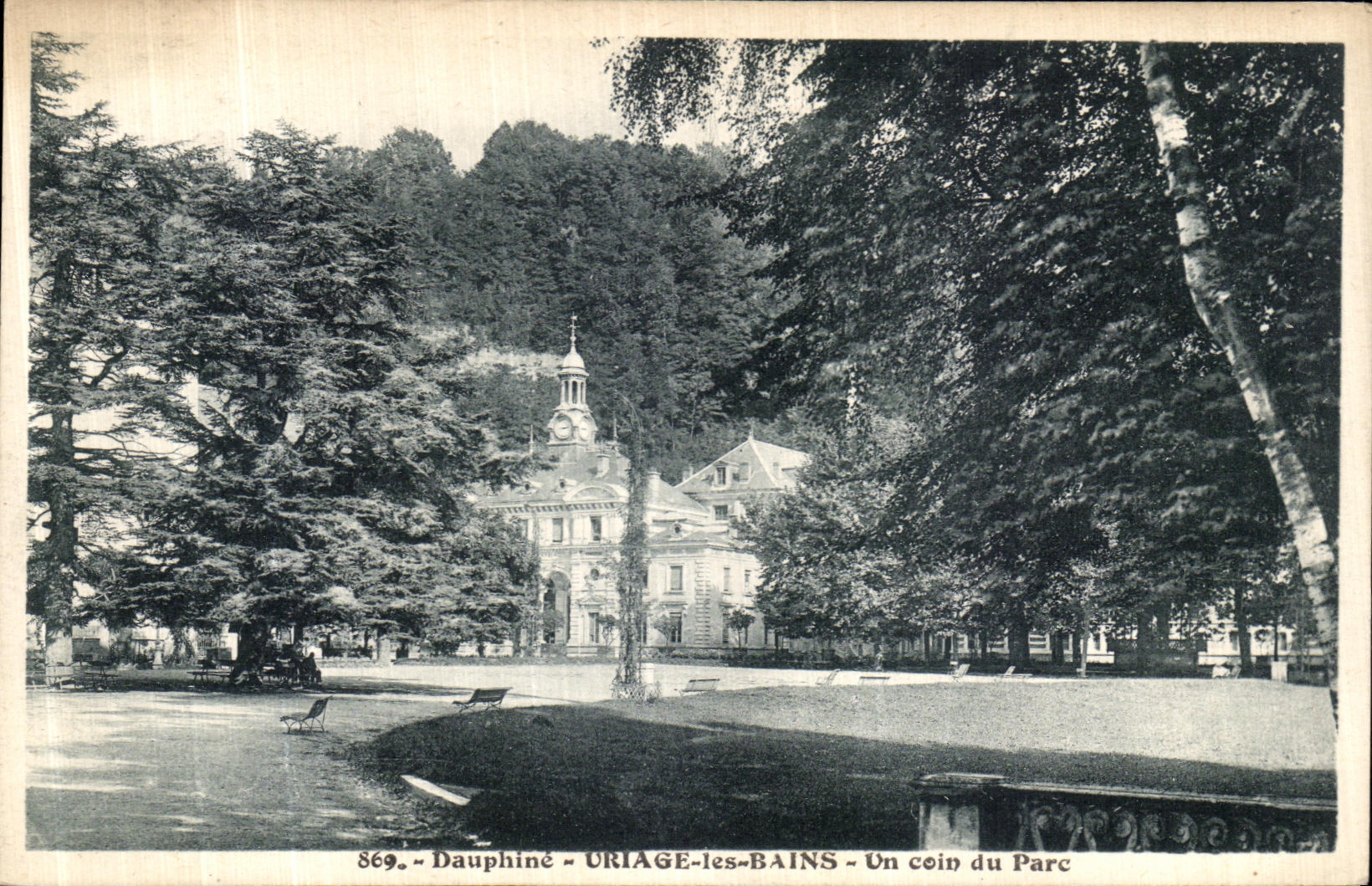POSTAL Dauphine Uriage de la VENDIMIA les Bains una esquina del parque