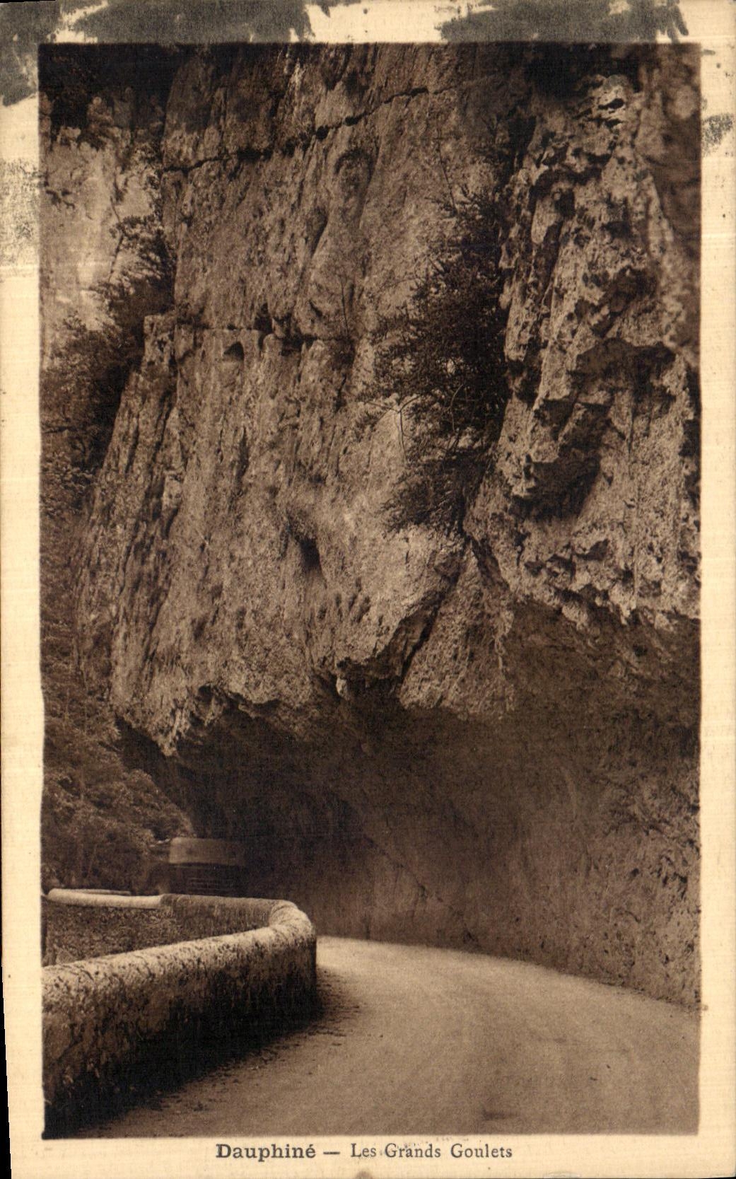 VINTAGE POSTCARD Dauphine Large Narrow parts