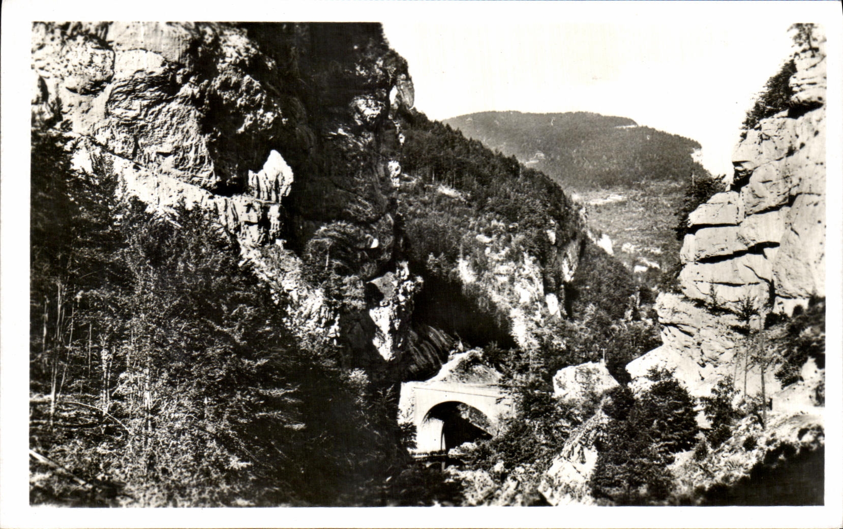 VINTAGE POSTCARD Falls of Bourne the bridge of Valchevriere