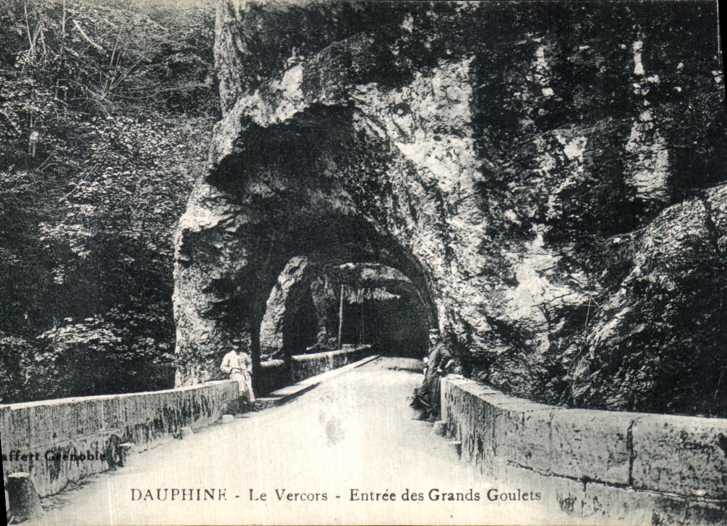 La POSTAL Dauphine Vercors de la VENDIMIA entrado de grande el estrecho parte