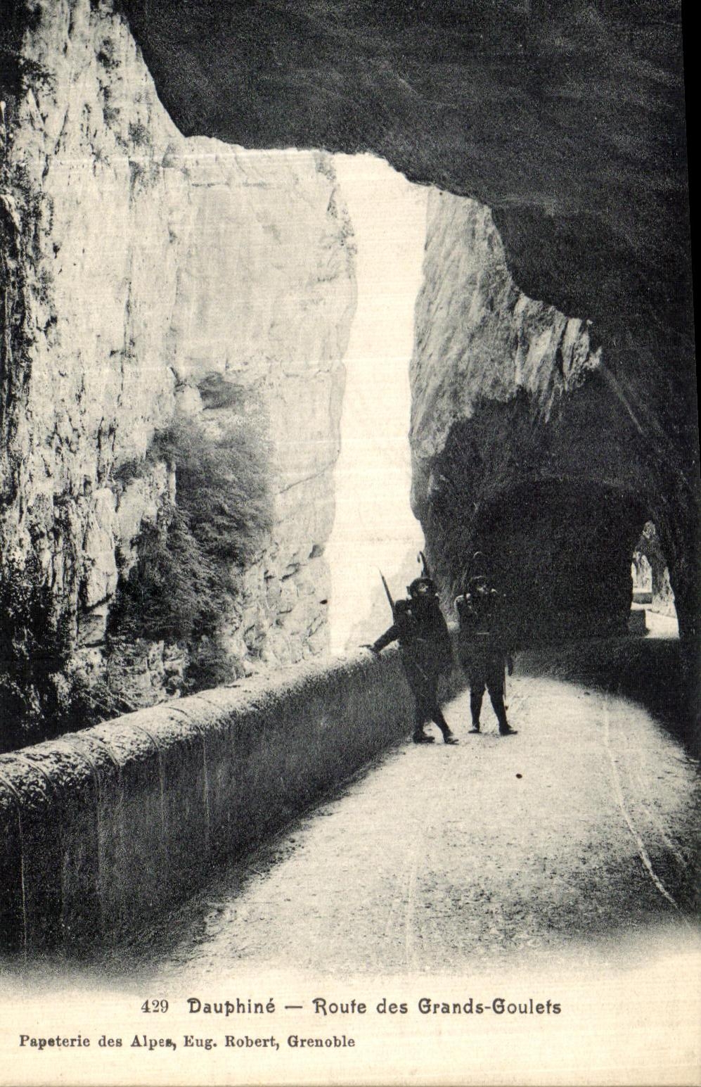 VINTAGE POSTCARD Dauphine Road of the Great Narrow parts