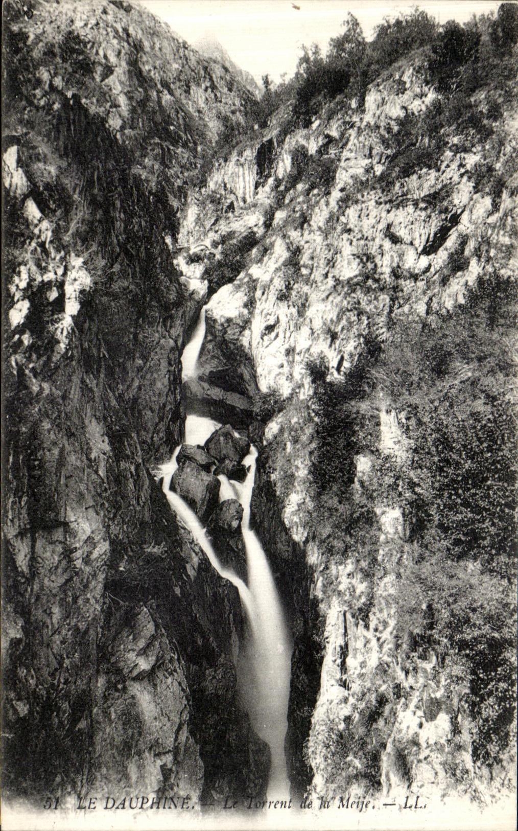 VINTAGE POSTCARD Dauphine the torrent of Meije