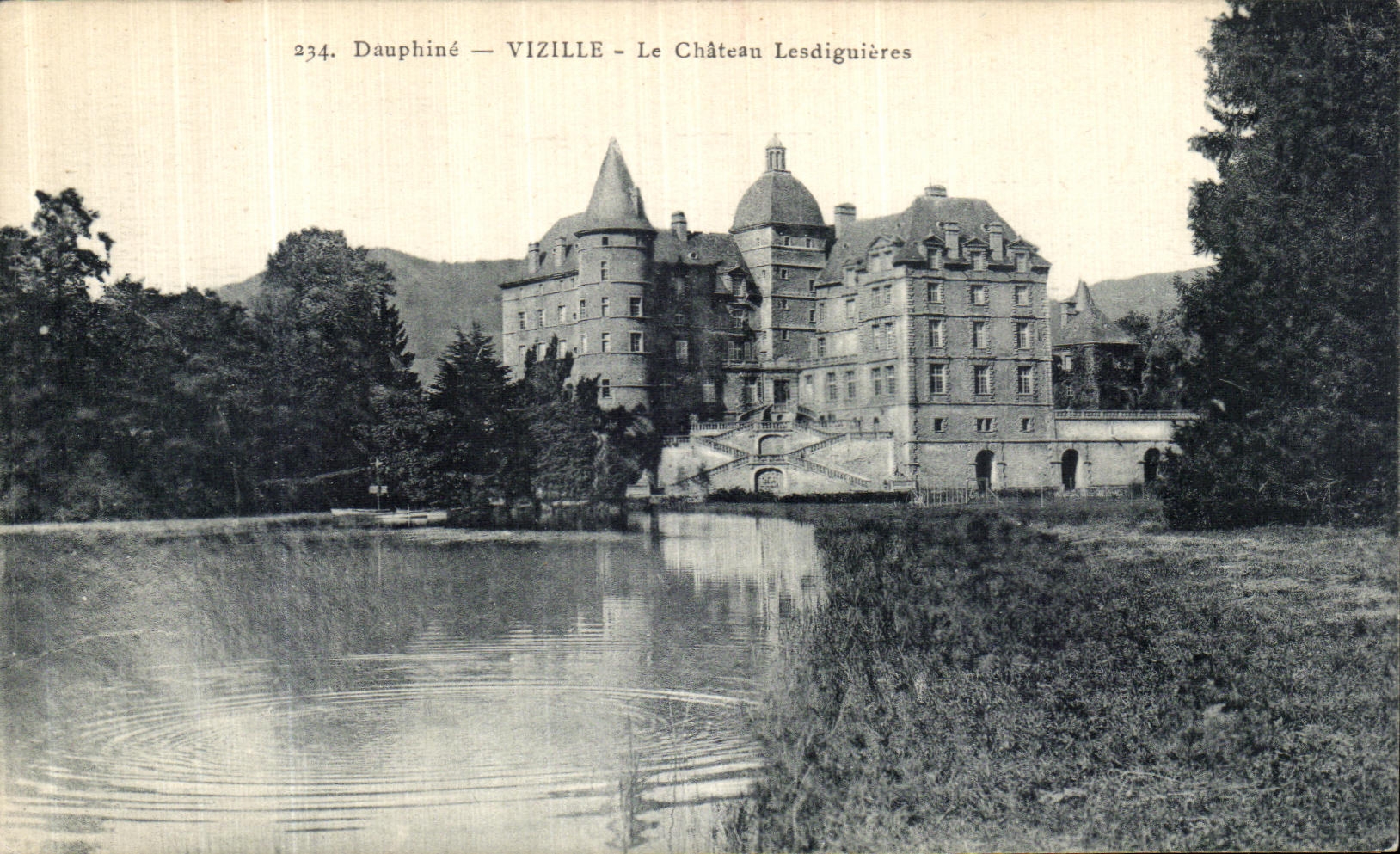 VINTAGE POSTCARD Dauphine Vizille the Lesdiguieres Castle
