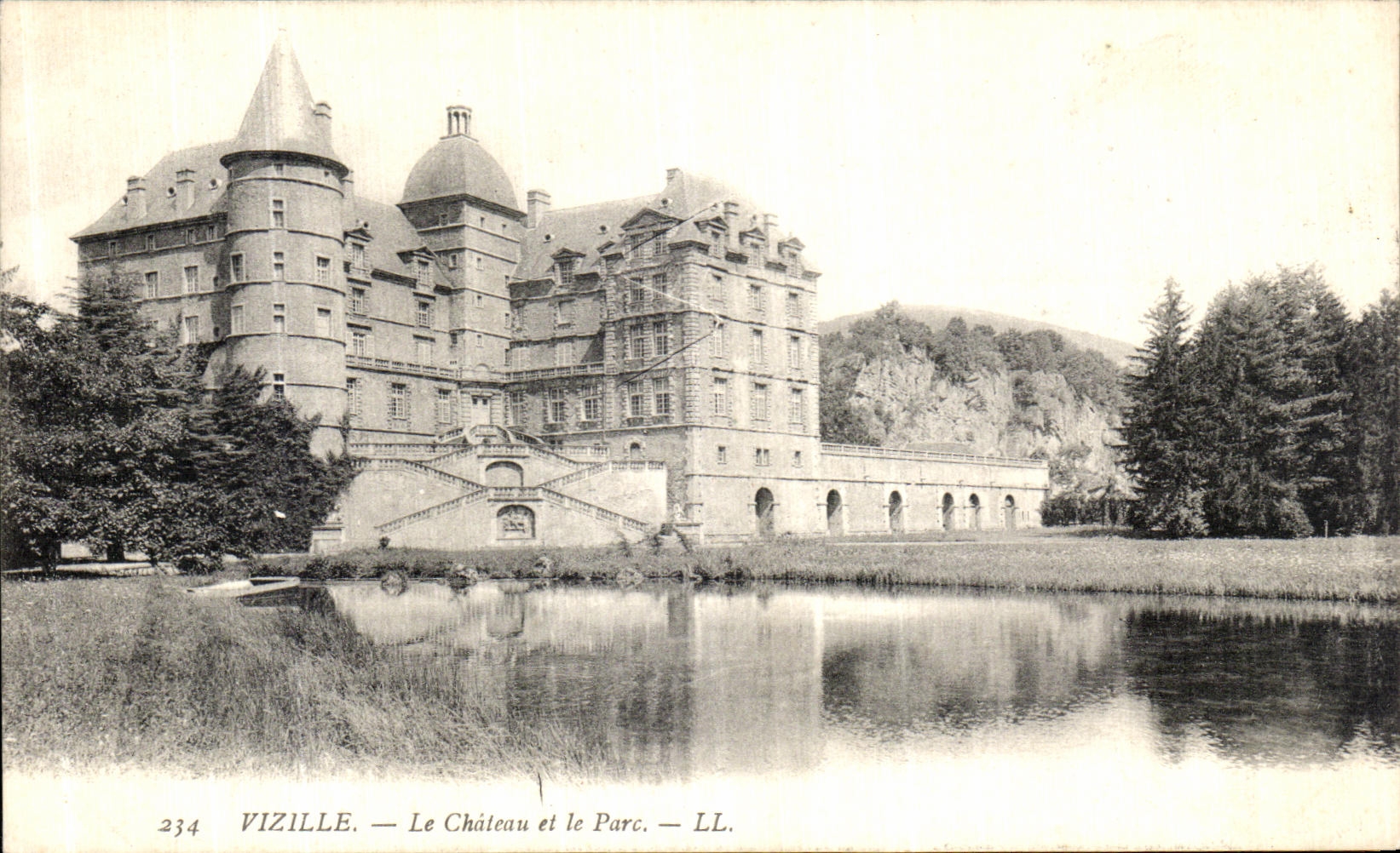 VINTAGE POSTCARD Vizille the Castle and the Park