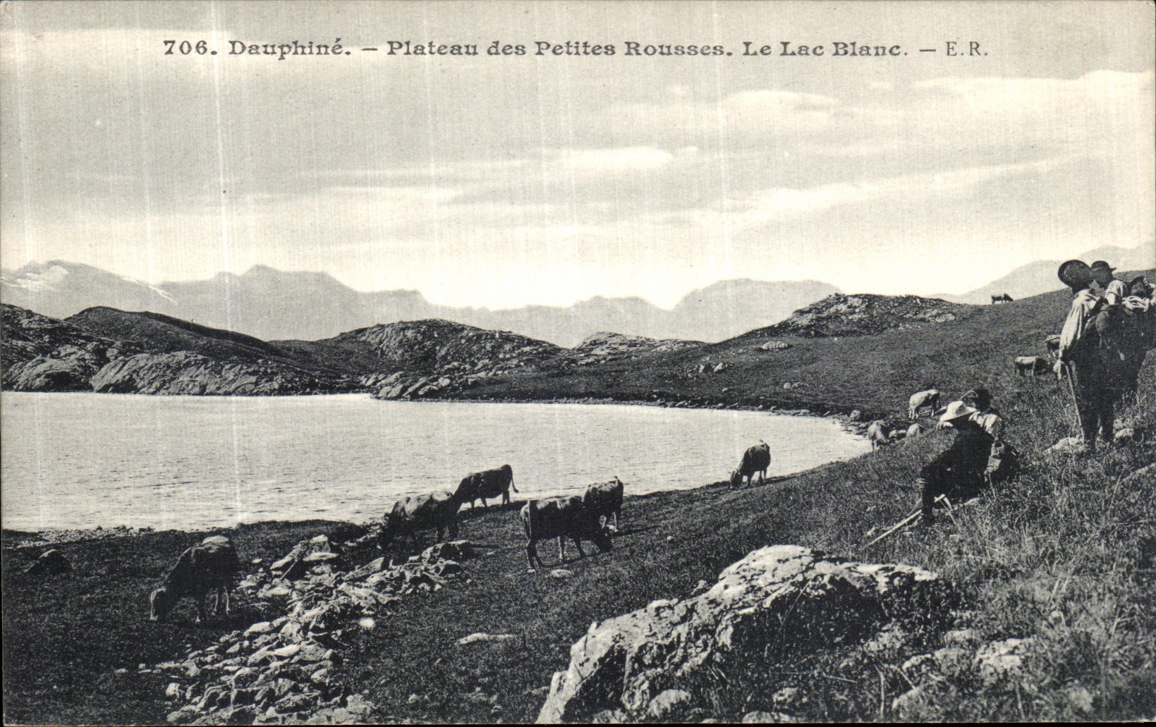 VINTAGE POSTCARD Dauphine Plate of Small Russet red the White Lake