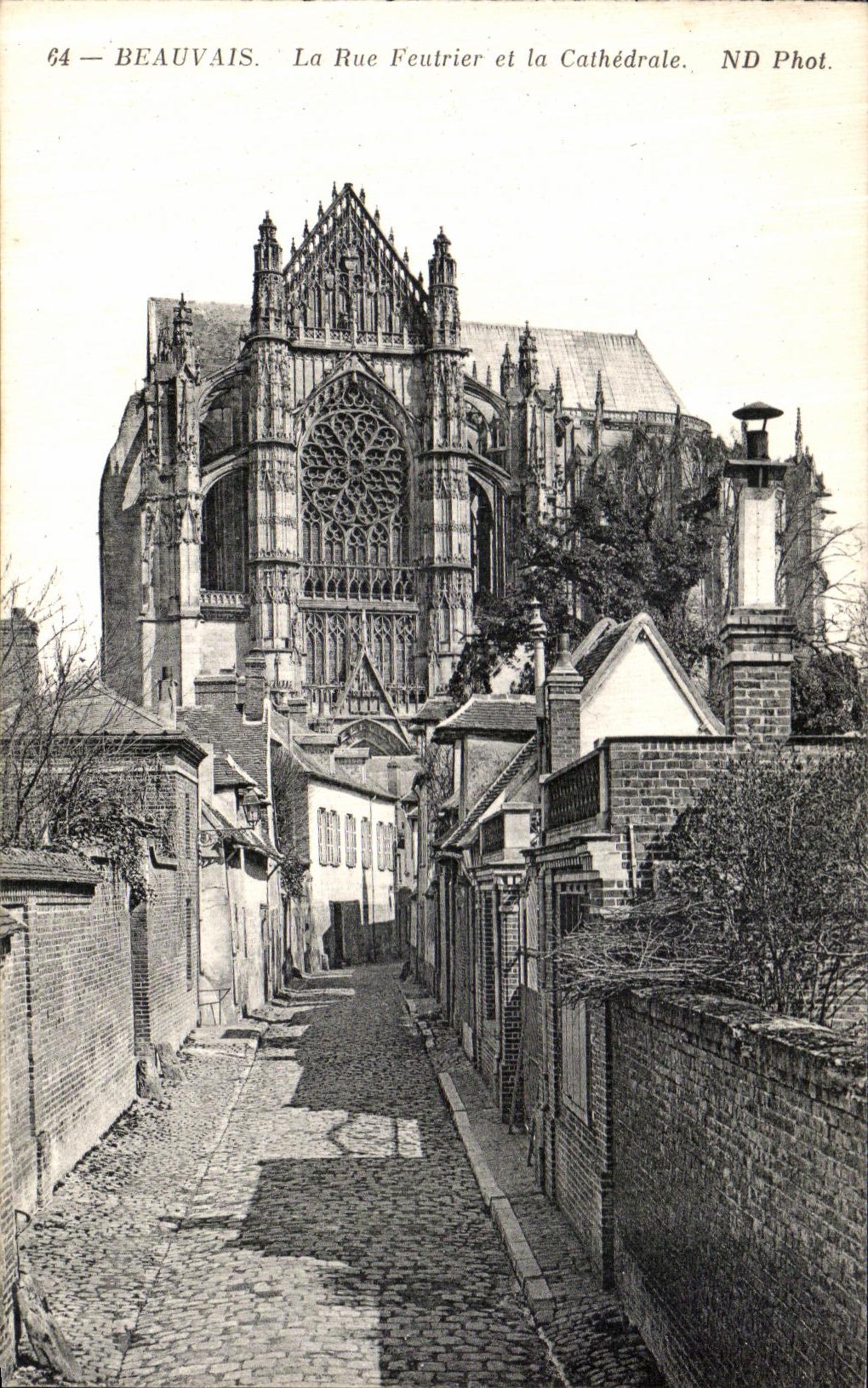 VINTAGE POSTCARD Beauvais the Street Felt and the Cathedral