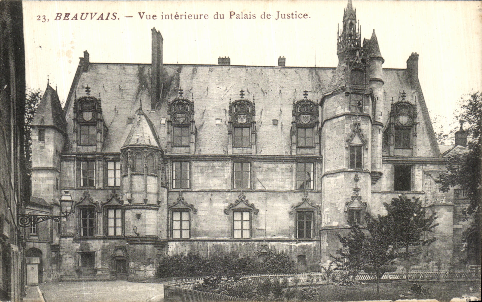VINTAGE POSTCARD Beauvais Seen Interior of the Law courts