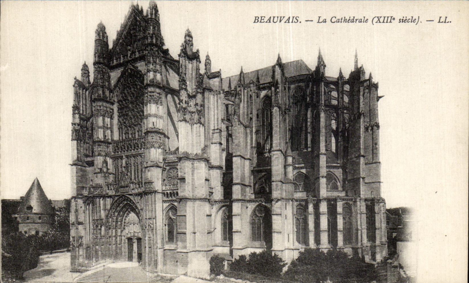 VINTAGE POSTCARD Beauvais the Cathedral