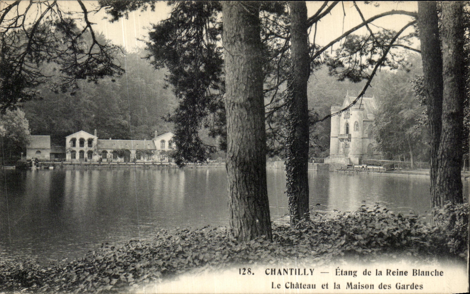 VINTAGE POSTCARD Chantilly Pond of the White Queen the Castle of the House of the Guards