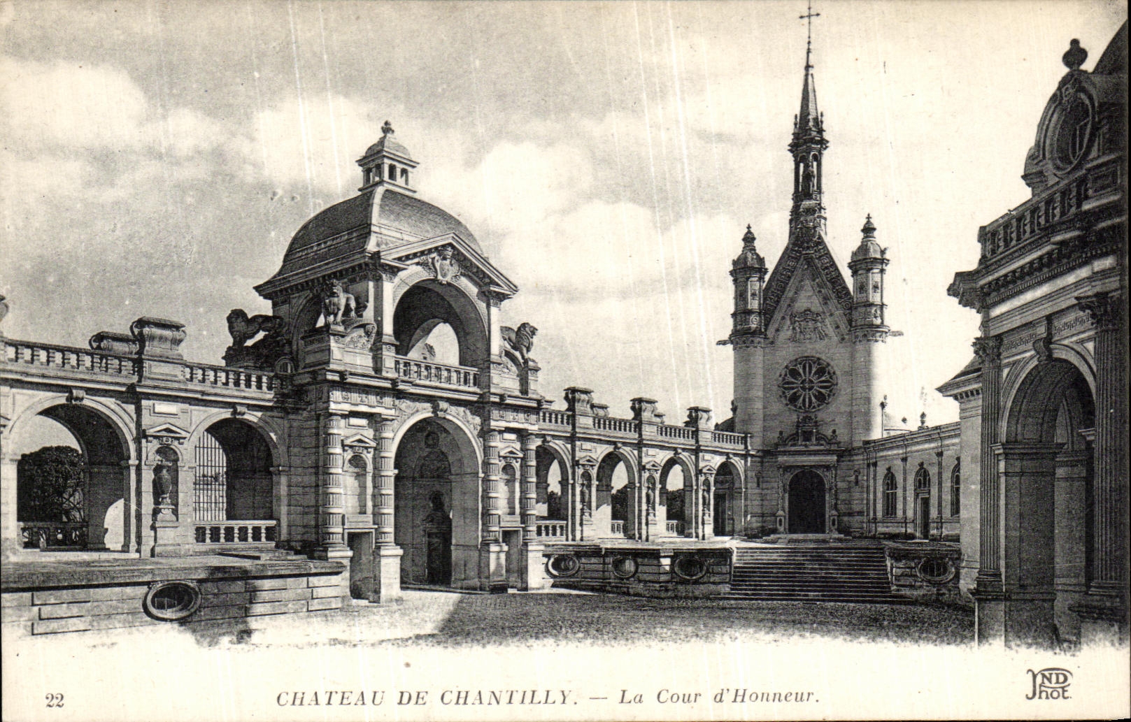 VINTAGE POSTCARD Castle of Chantilly the Court D Honor