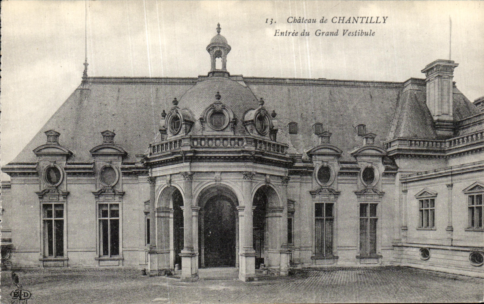VINTAGE POSTCARD Castle of Chantilly Entered of the Large Hall