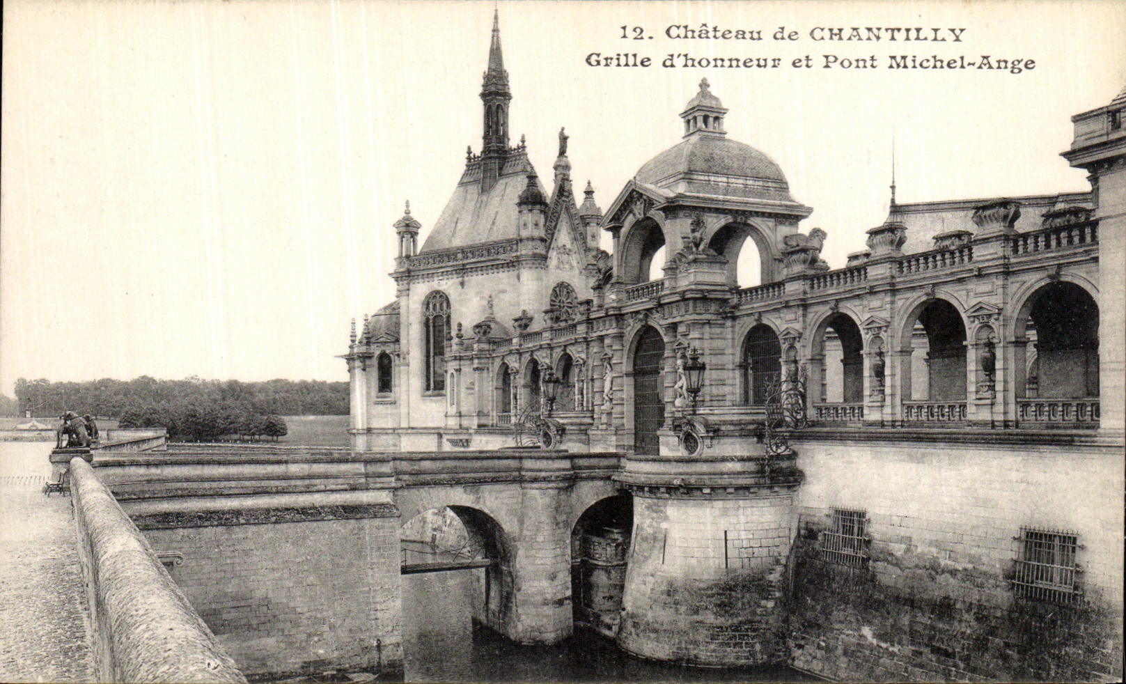 CPA Chateau de Chantilly Grille d Honneur et Pont Michel Ange
