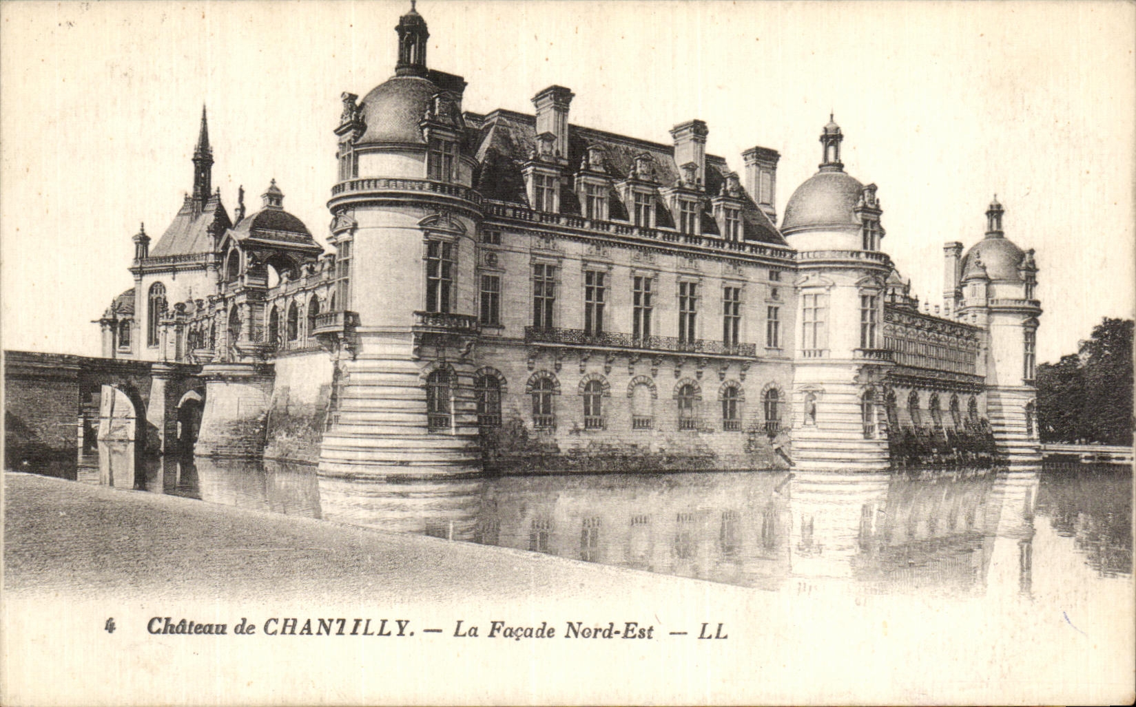 VINTAGE POSTCARD Castle of Chantilly the Northern Frontage Is
