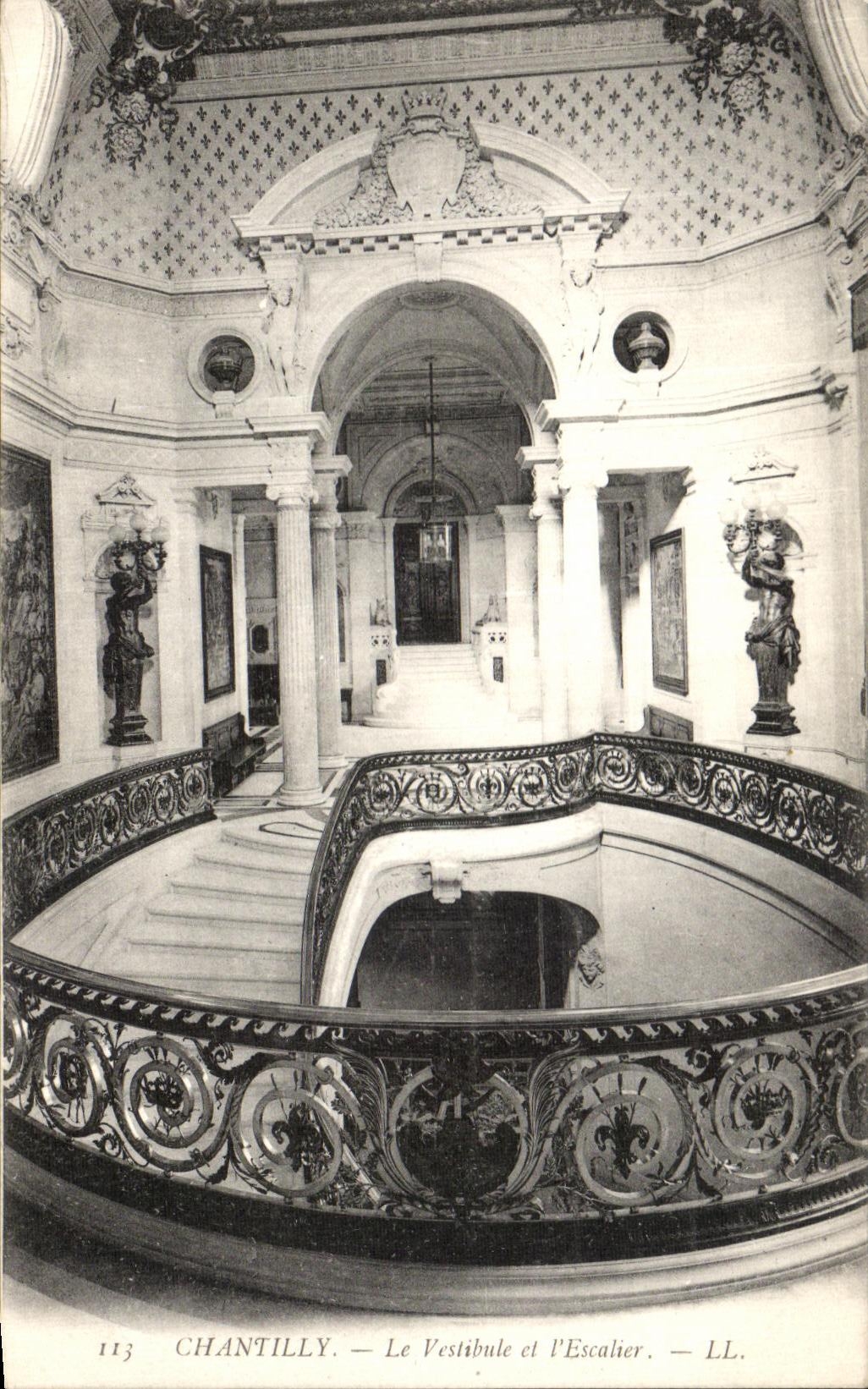 VINTAGE POSTCARD Chantilly the Hall and L staircase