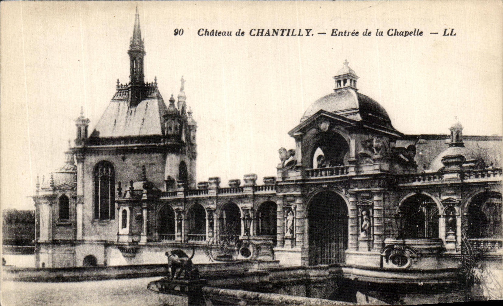 VINTAGE POSTCARD Castle of Chantilly Entered of the Vault