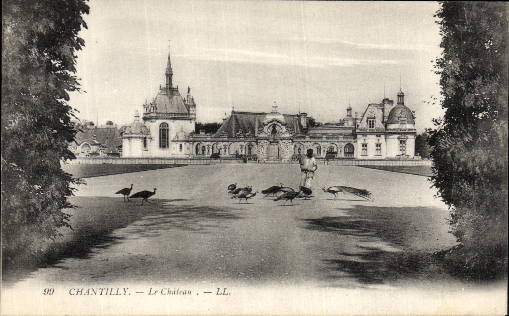 VINTAGE POSTCARD Castle of Chantilly the Castle