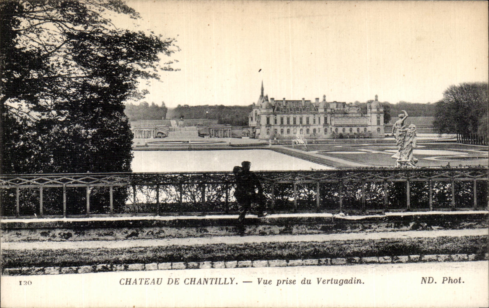 VINTAGE POSTCARD Castle Of Chantilly Seen from of Vertugadin