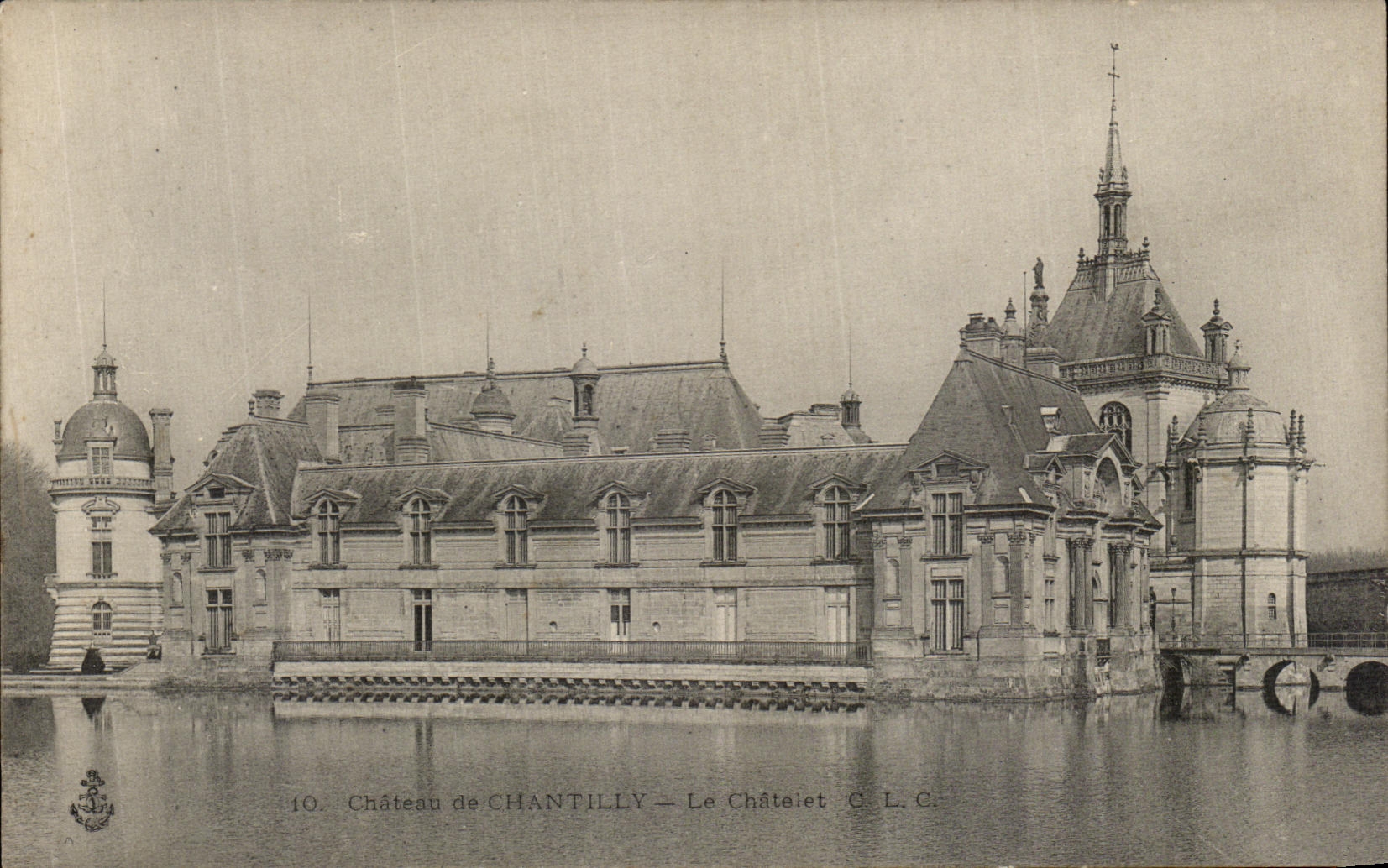VINTAGE POSTCARD Castle of Chantilly Chatelet