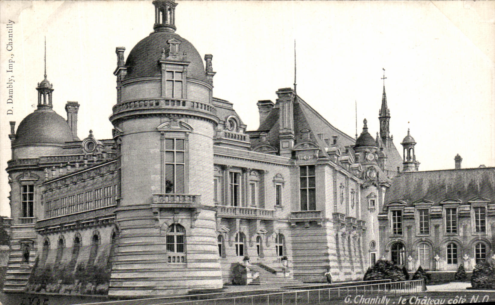 VINTAGE POSTCARD Chantilly the castle