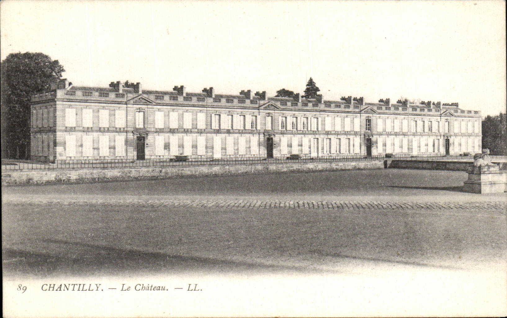 VINTAGE POSTCARD Chantilly the Castle