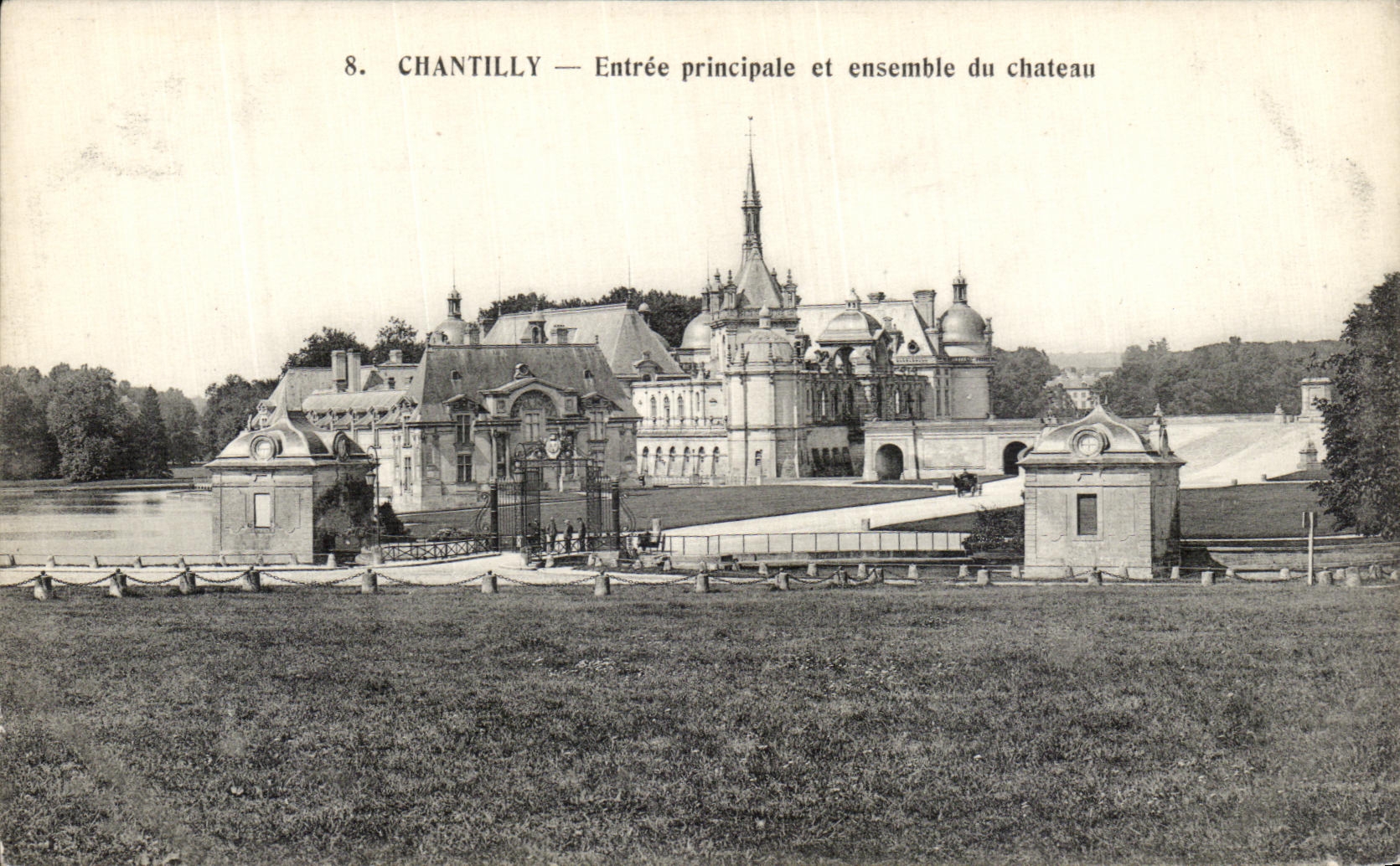 VINTAGE POSTCARD Chantilly Main entrance and together of the castle