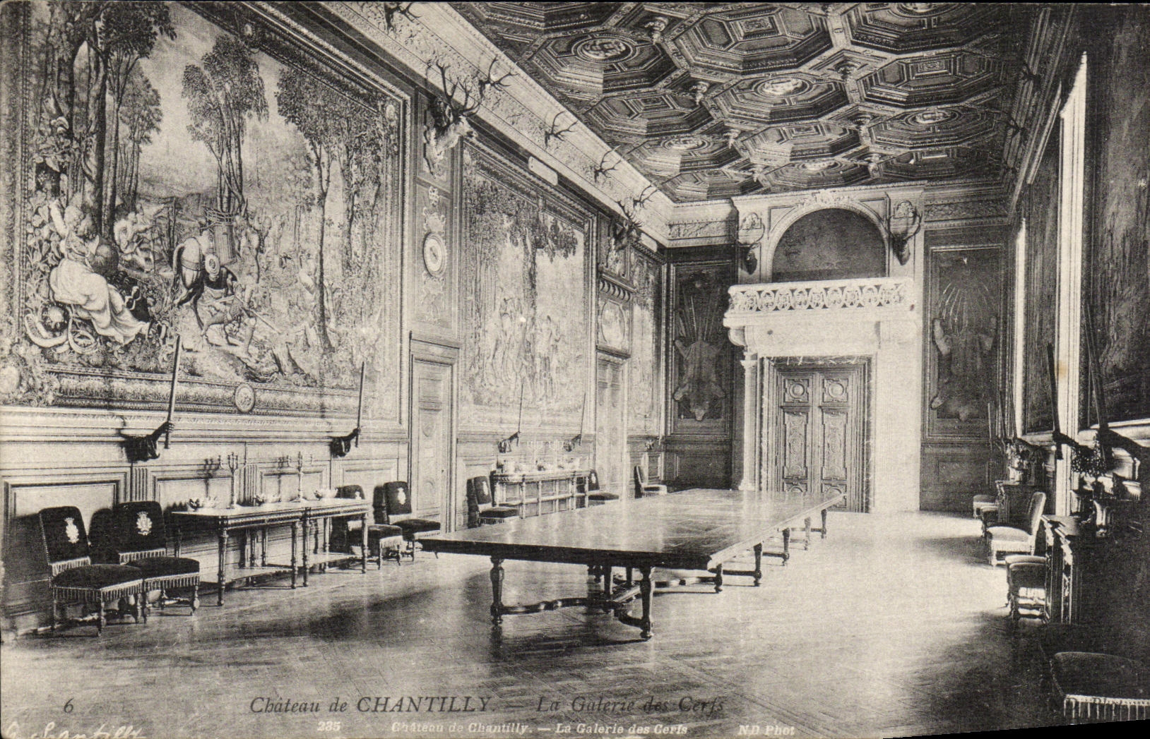 CPA Chateau de Chantilly La galerie des cerfs