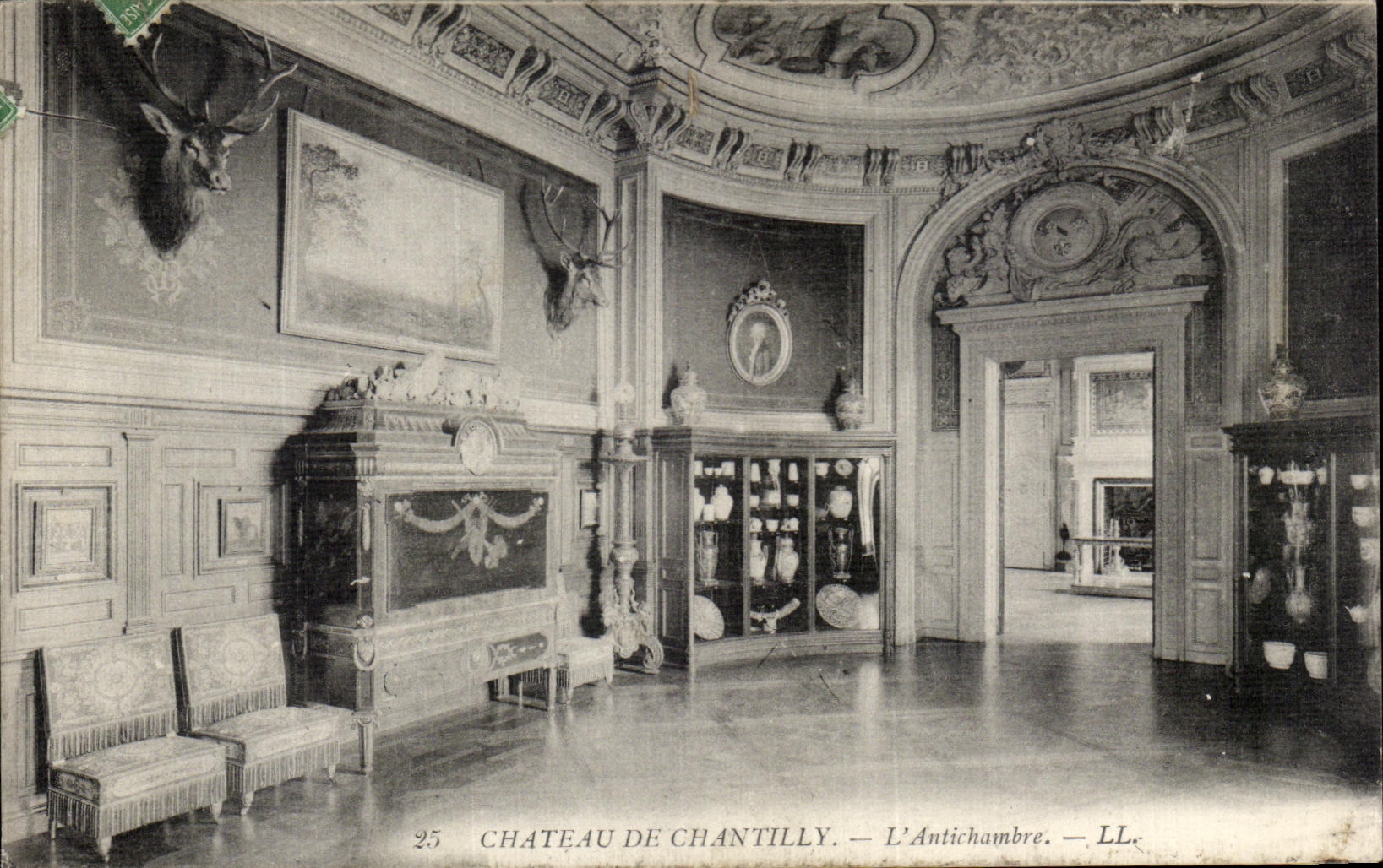 VINTAGE POSTCARD Castle of Chantilly L anteroom