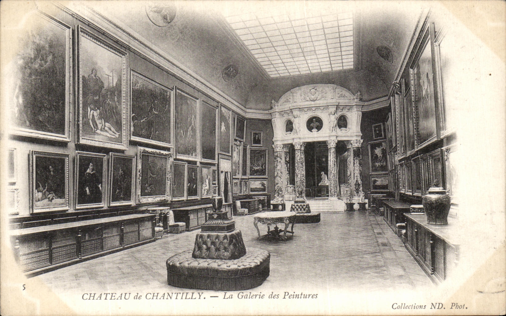 VINTAGE POSTCARD Castle of Chantilly the Gallery of paintings