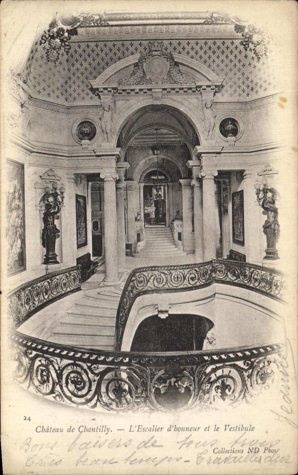 VINTAGE POSTCARD Castle of Chantilly L Staircase D honor and the hall