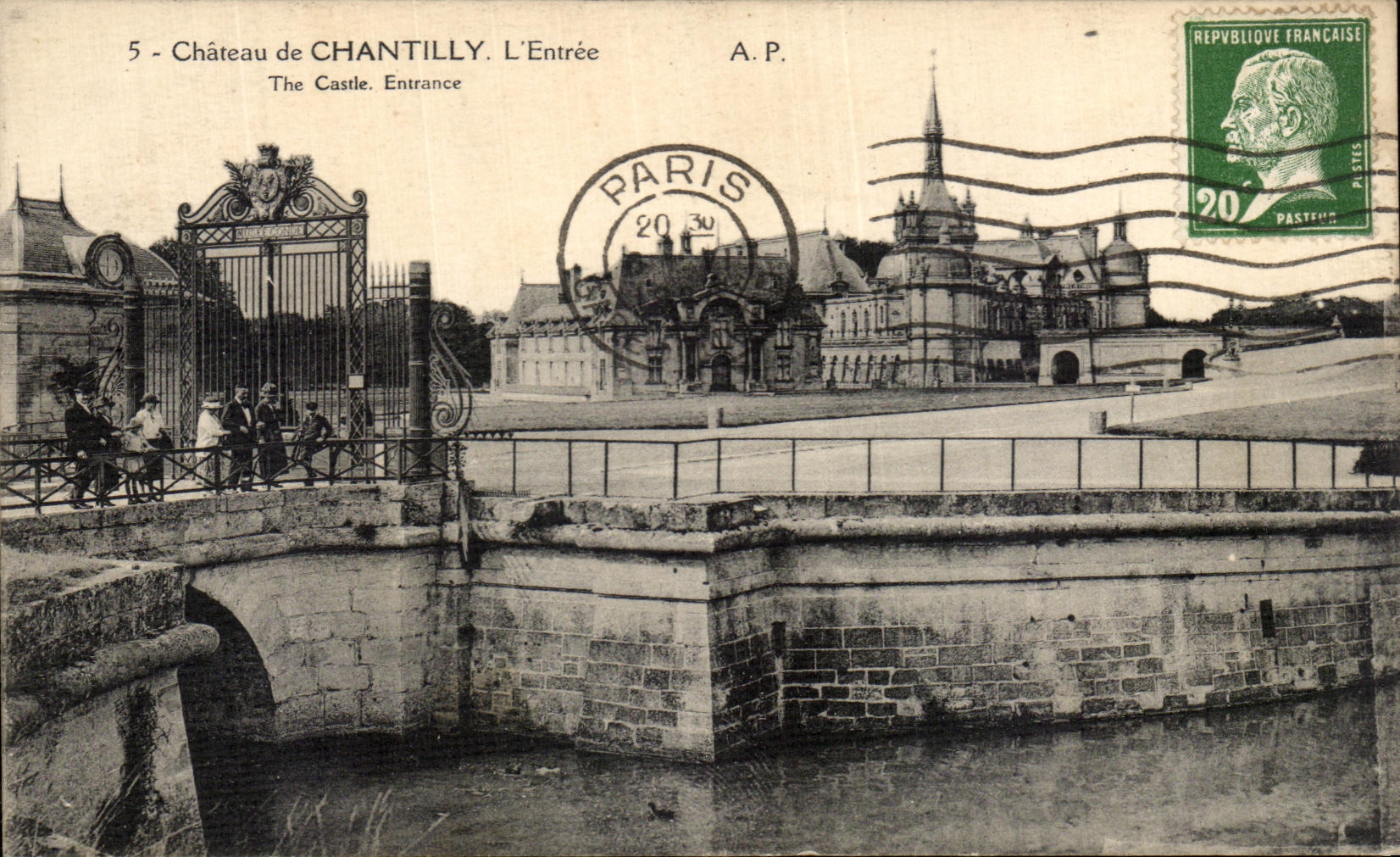 VINTAGE POSTCARD Castle of Chantilly L entered