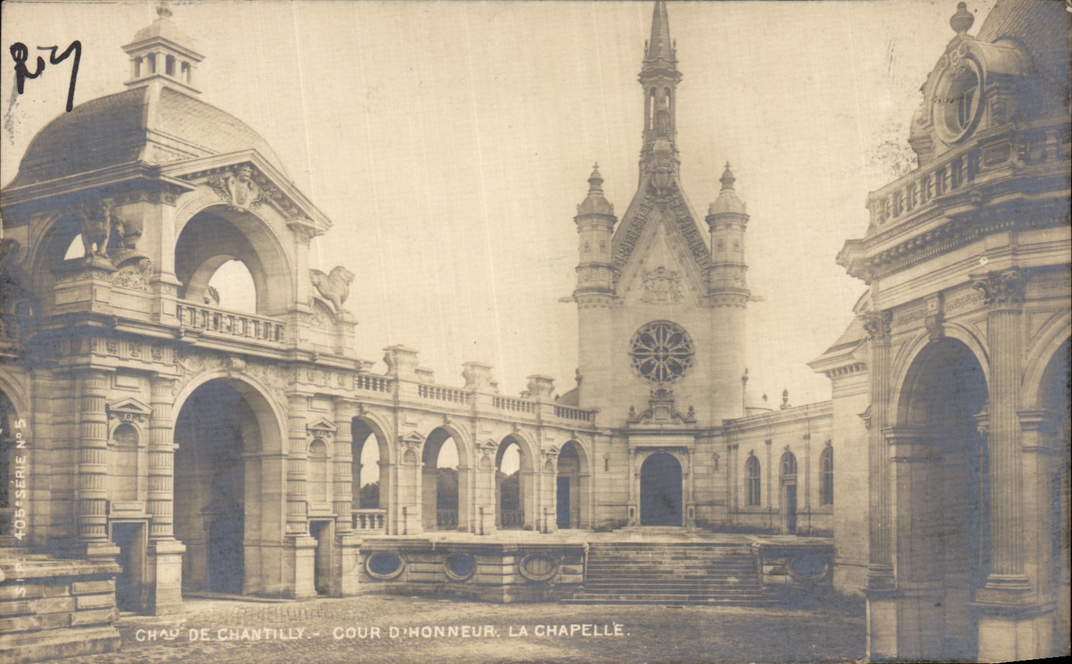 VINTAGE POSTCARD Castle of Chantilly Court D honor the vault
