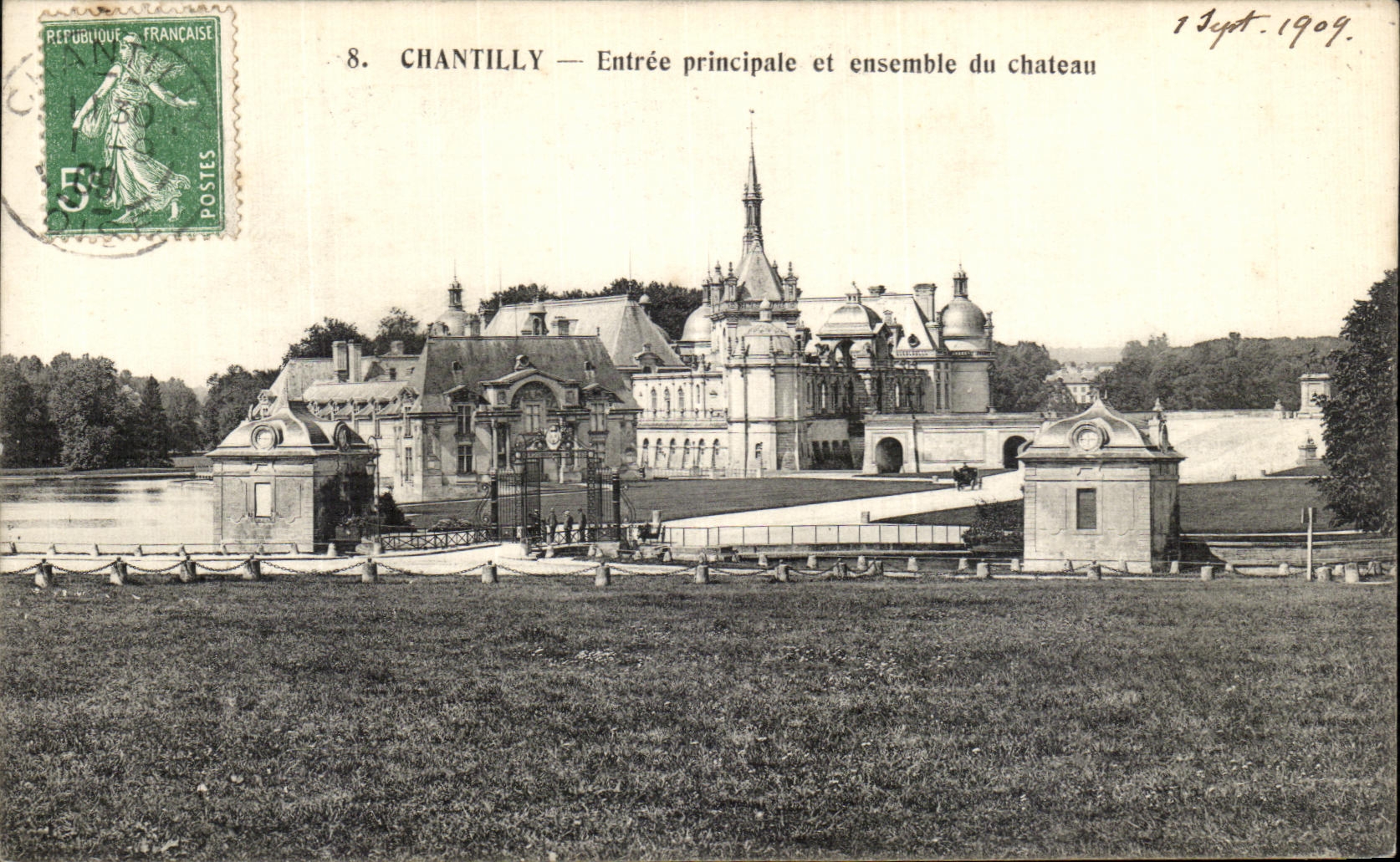 VINTAGE POSTCARD Chantilly Main entrance and together of the castle