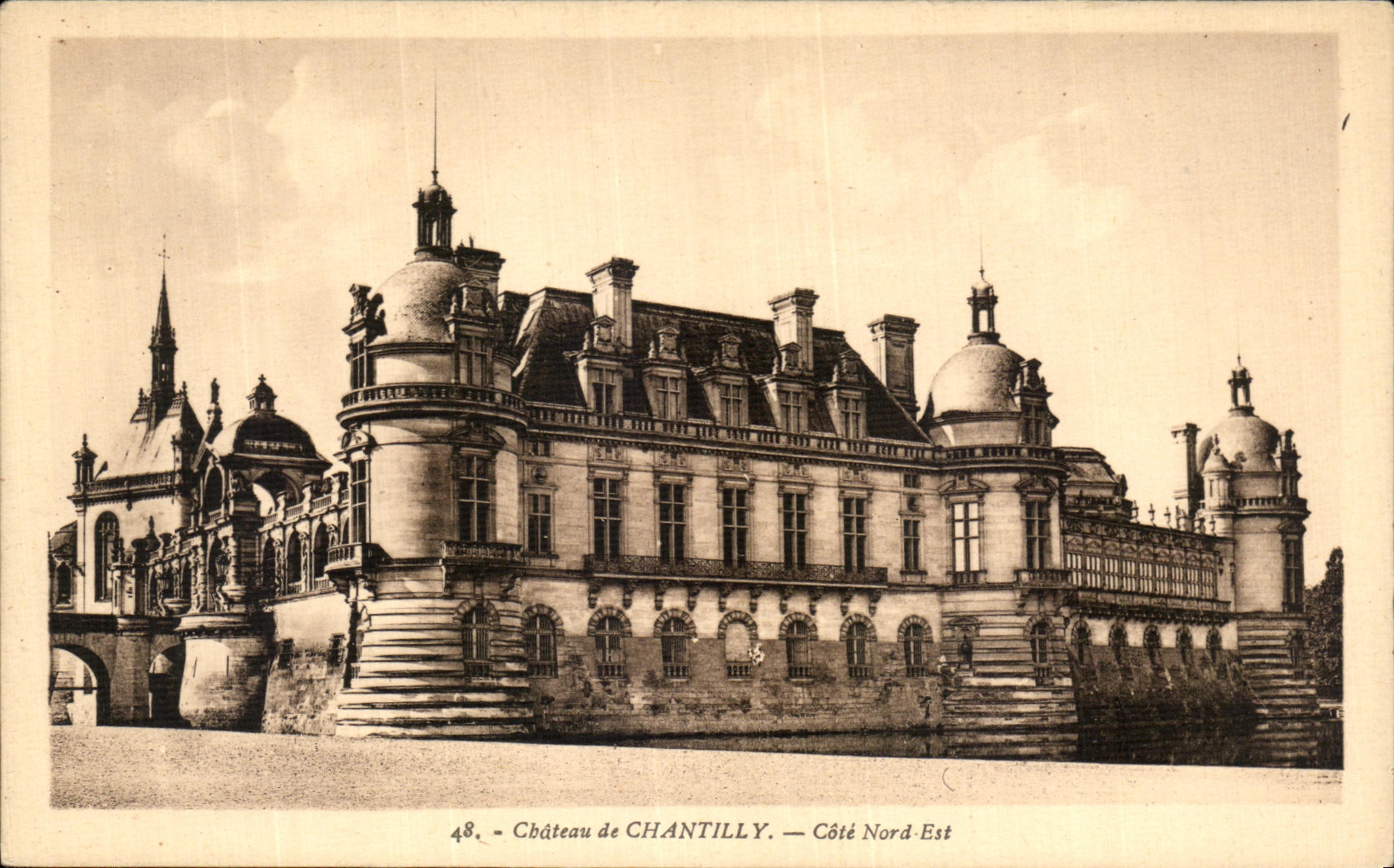 VINTAGE POSTCARD Northern Castle of Chantilly Cote Is