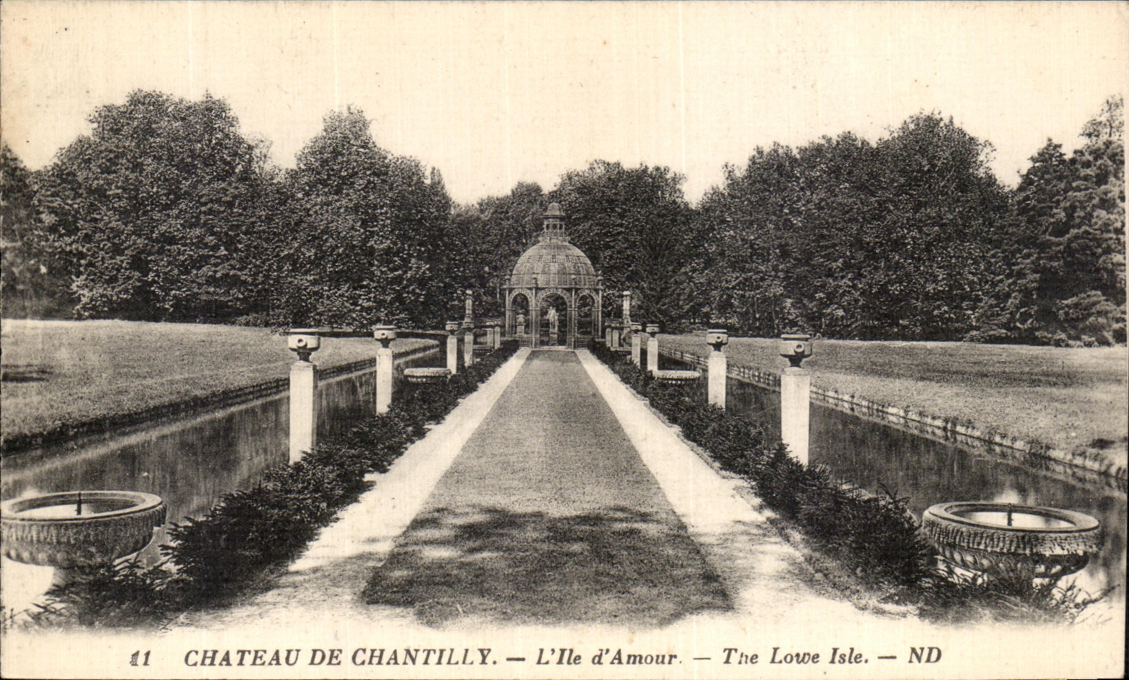 VINTAGE POSTCARD Castle of Chantilly L Island D Love