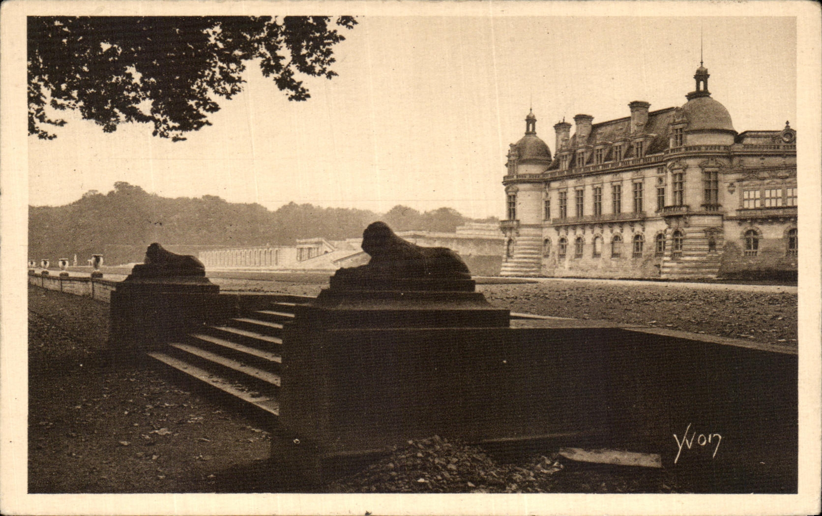 VINTAGE POSTCARD Soft France Castle of Chantilly the castle seen of the park