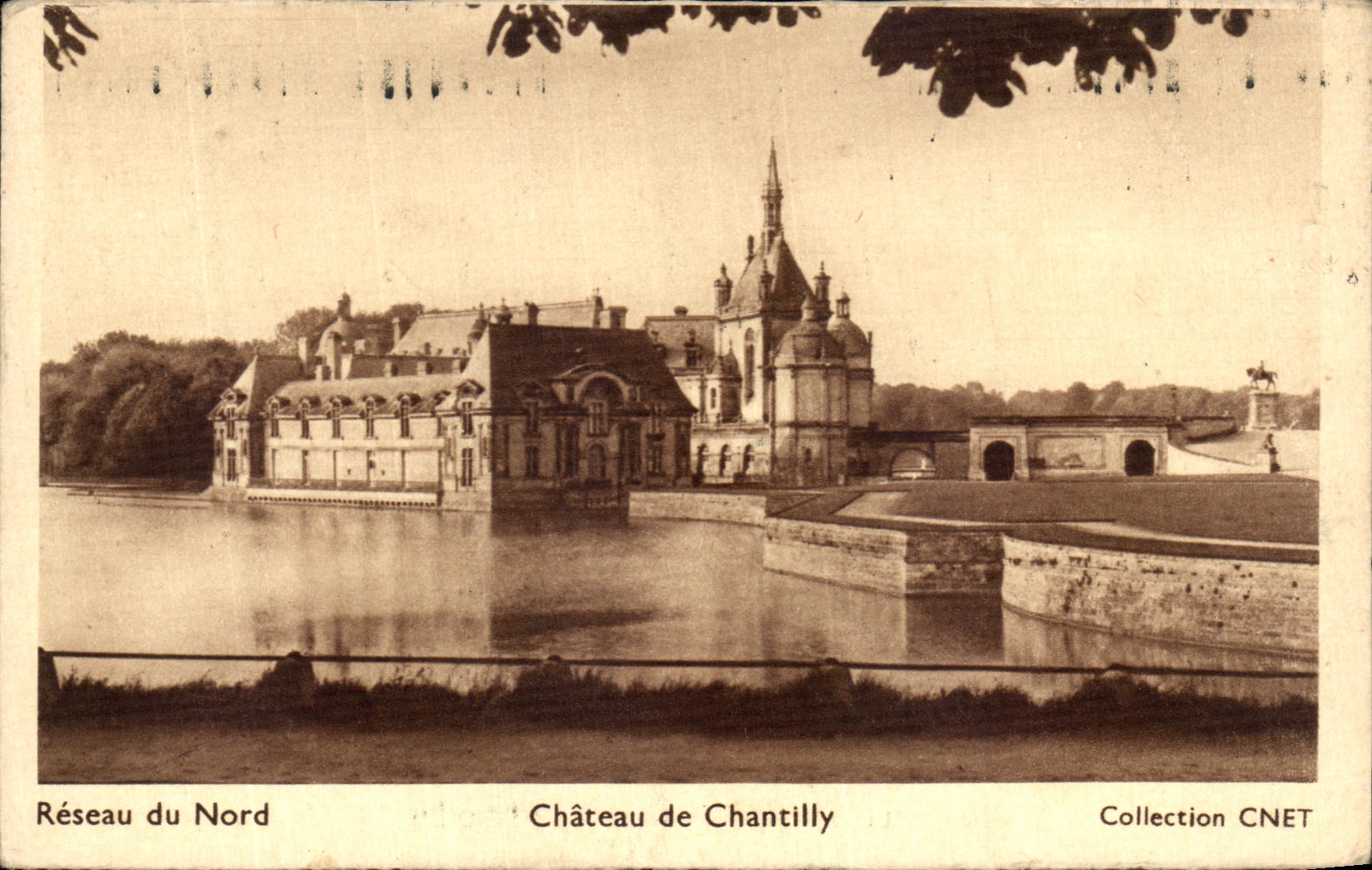 Red de la POSTAL de la VENDIMIA del castillo del norte de Chantilly