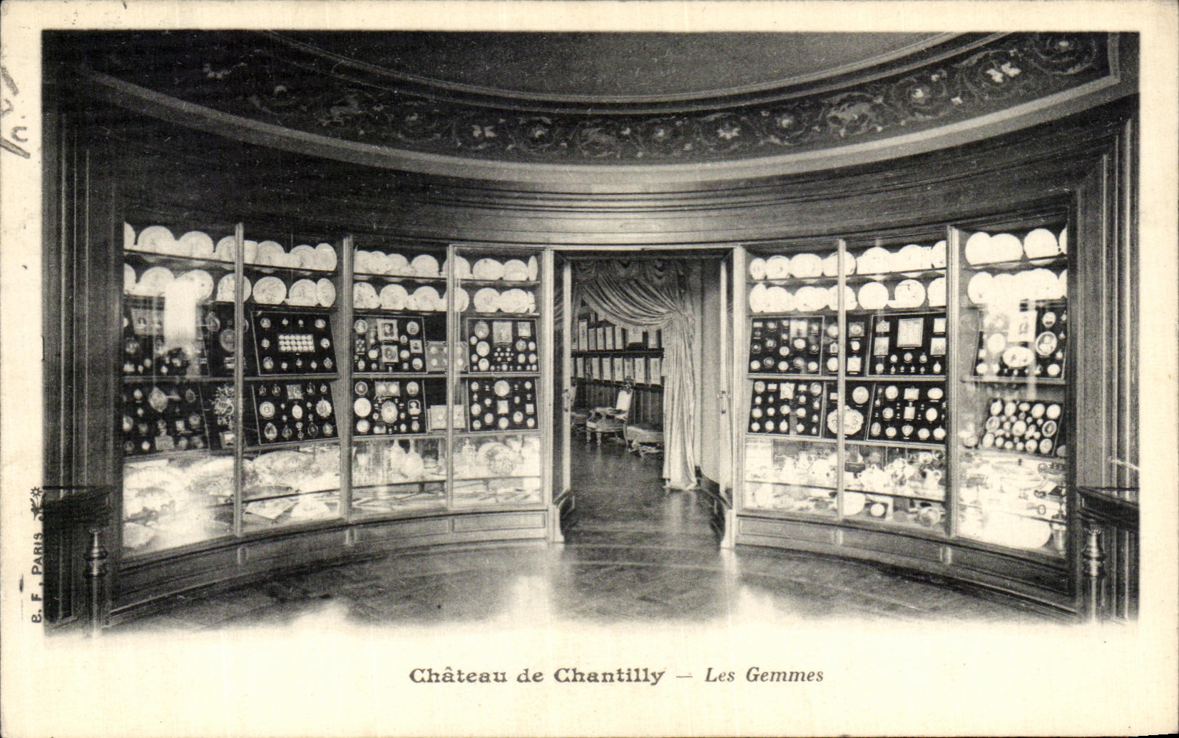 VINTAGE POSTCARD Chantilly the Castle Gems