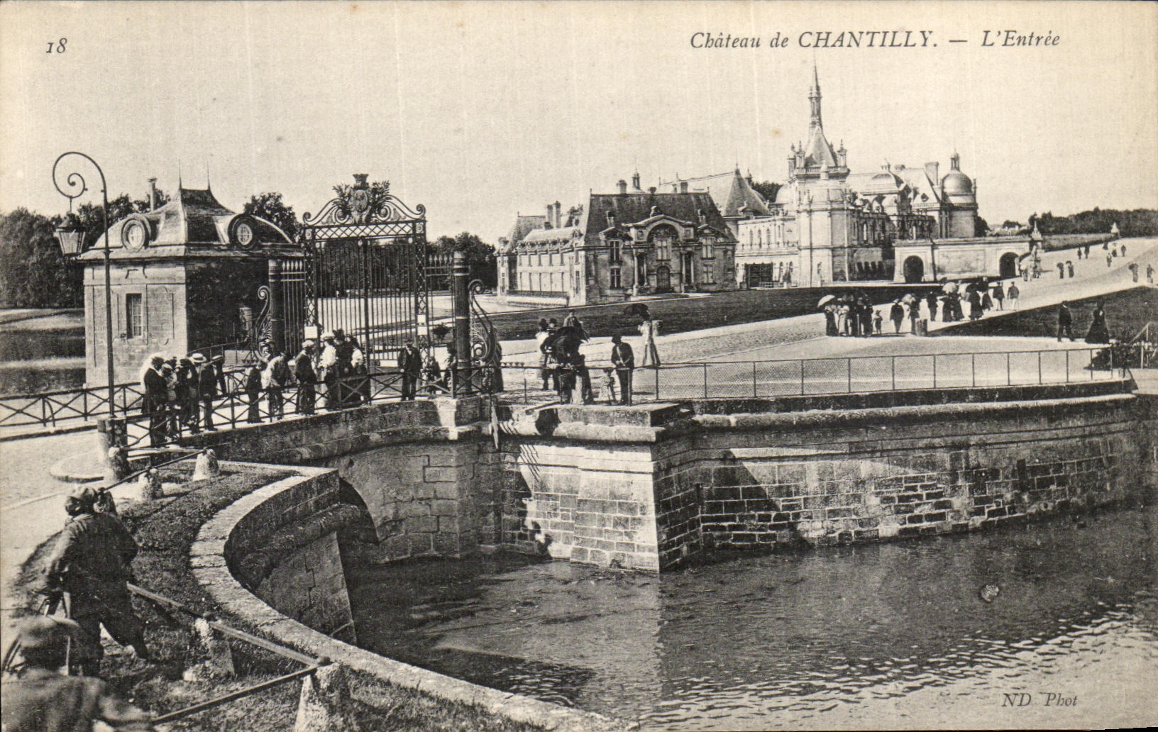 VINTAGE POSTCARD Castle of Chantilly L Entered