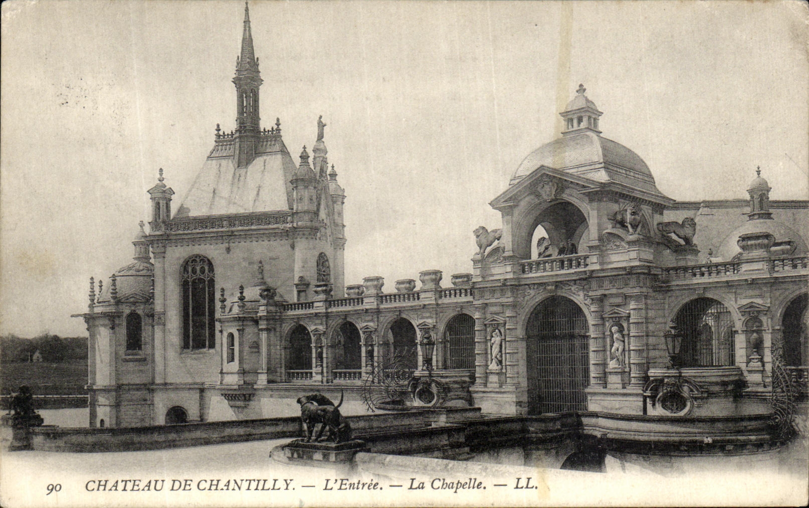 VINTAGE POSTCARD Castle of Chantilly L entered the vault