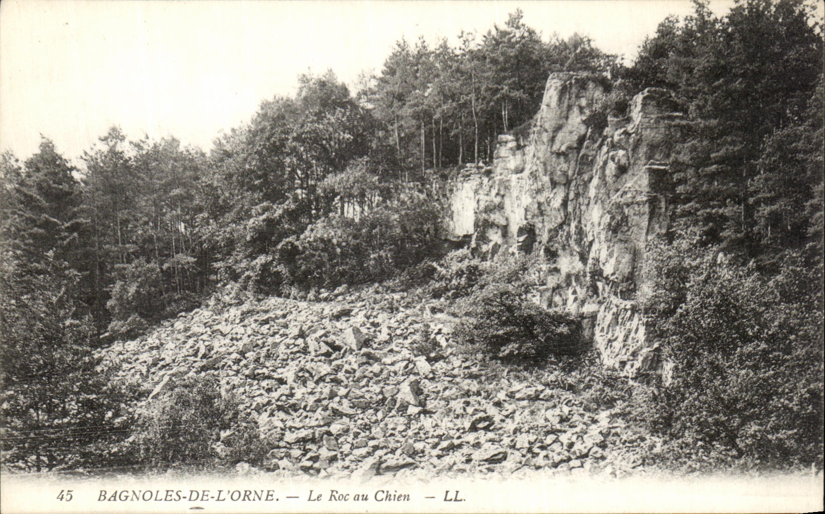 La POSTAL de la VENDIMIA Bagnoles de L adorna la roca con el perro