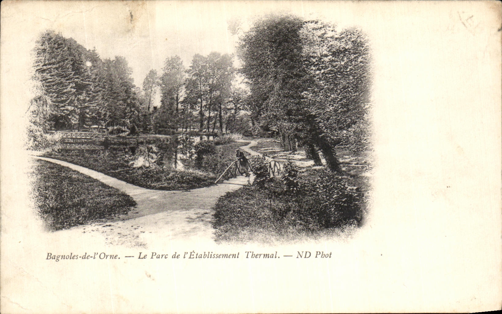 La POSTAL de la VENDIMIA Bagnoles de L adorna el parque de L establecimiento hidropatico