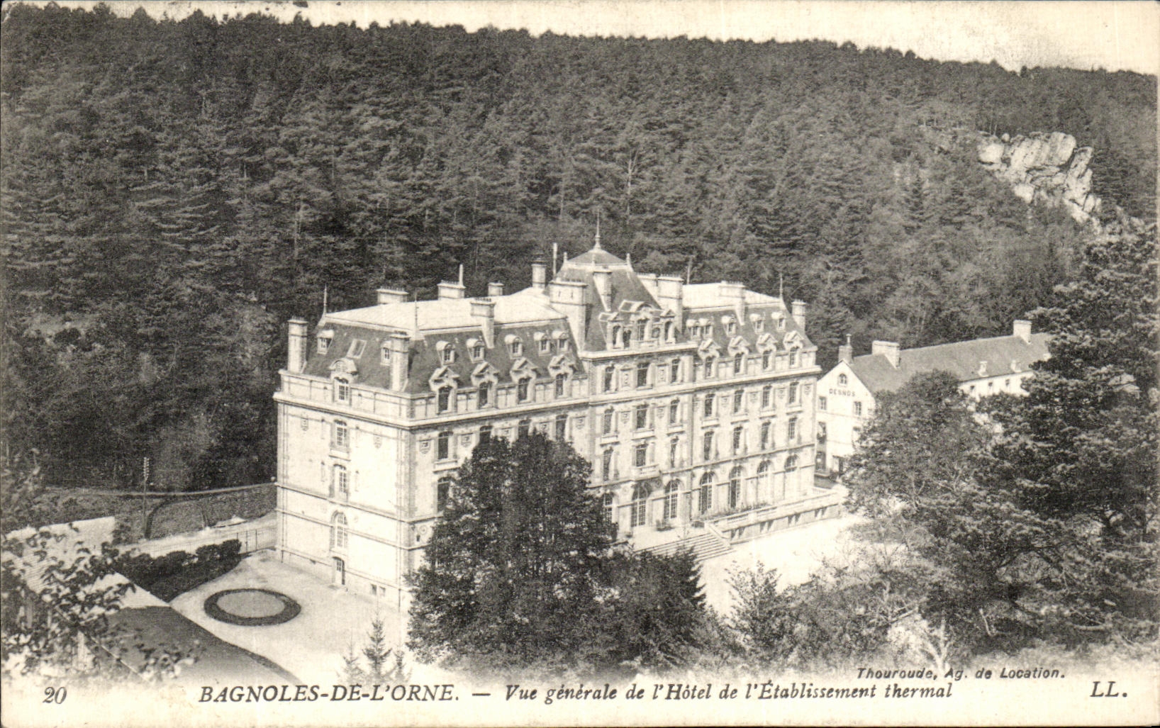 CPA Bagnoles de l Orne Vue generale de l etablissement thermal